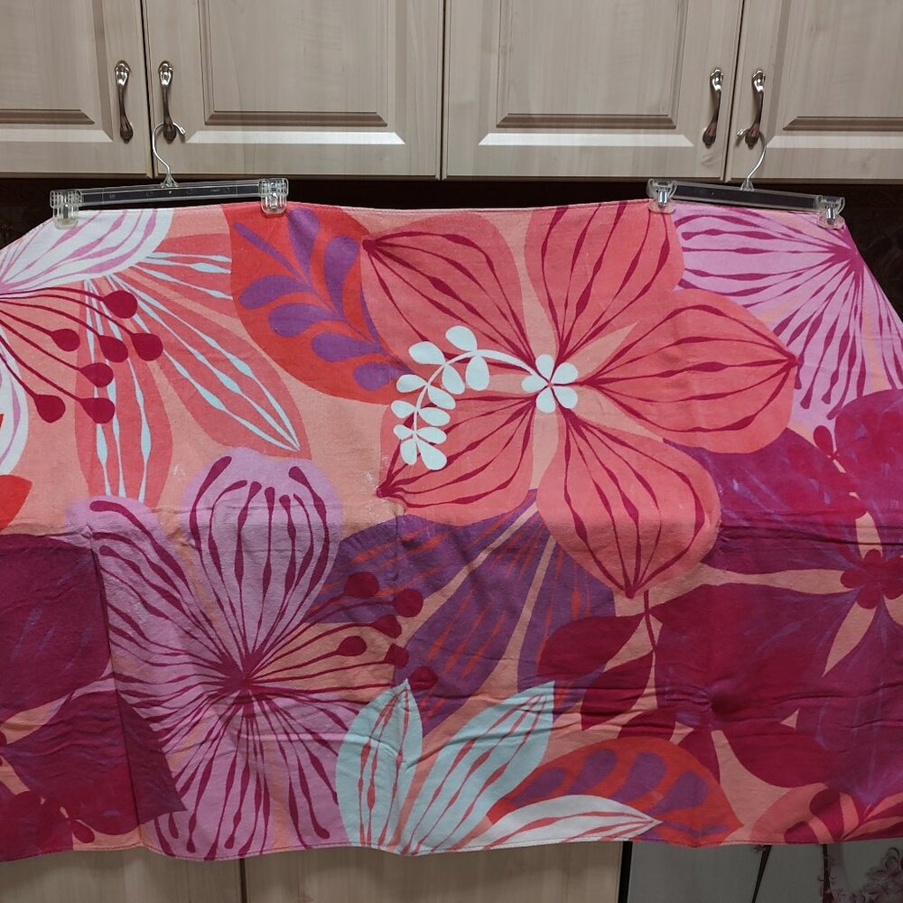 "JAKSON" TROPICAL/FLORAL BEACH TOWEL